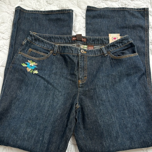 BANDOLINO Dark Blue Jeans with Embroidered Floral appliqués🪻🪷🌺Size 12 - Picture 7 of 7